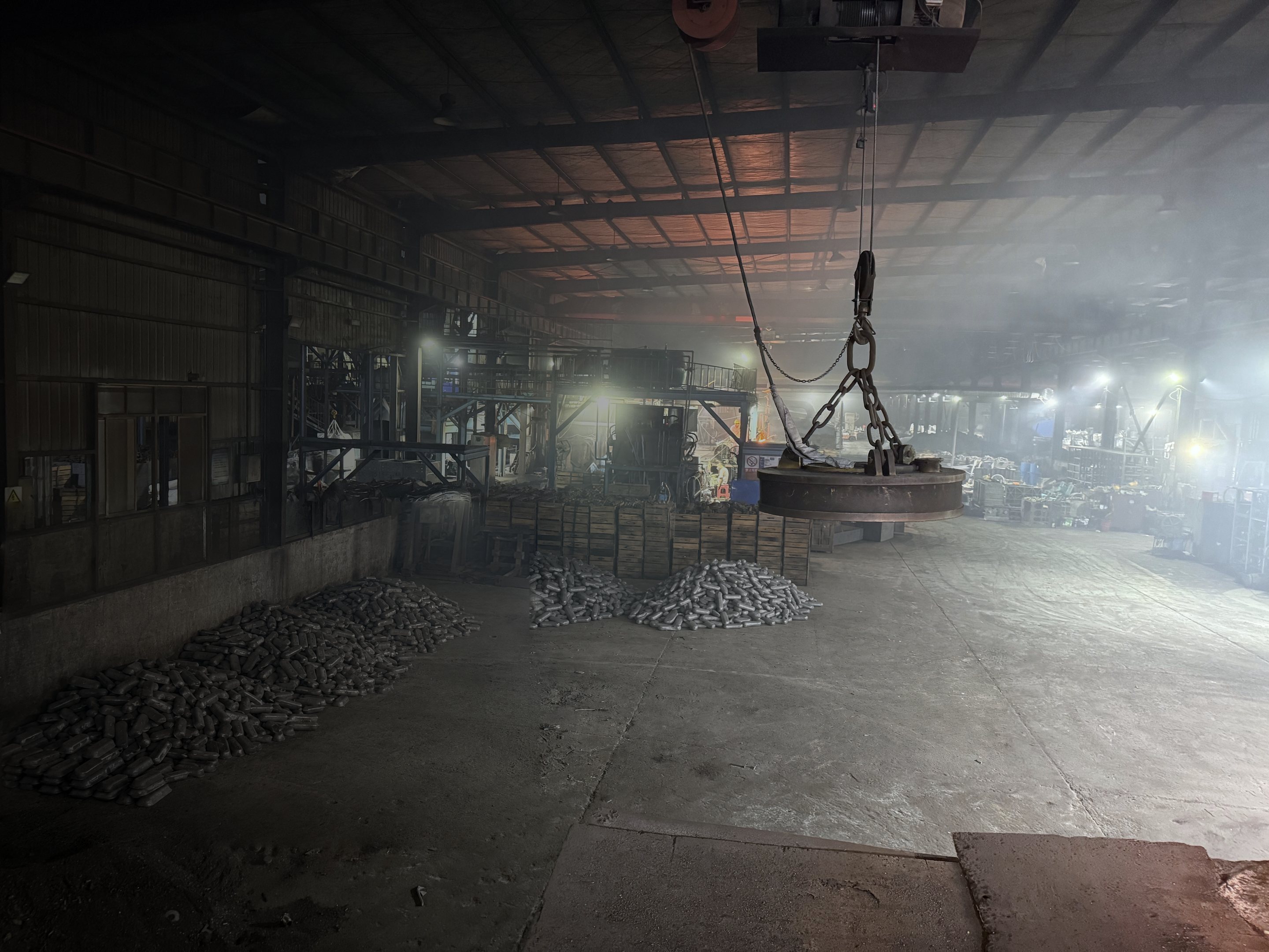 Foundry floor with the vertical parting moulding line